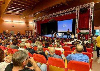 Alessandro di Battista tra politica estera e temi locali, a Elmas presentata l’associazione “Schierarsi”