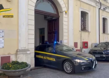 Dipendenti pagati 4 euro, arresti e sequestro per 27 milioni