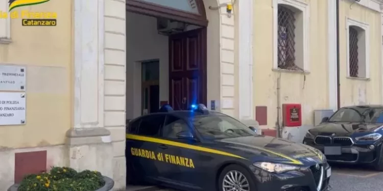 Dipendenti pagati 4 euro, arresti e sequestro per 27 milioni