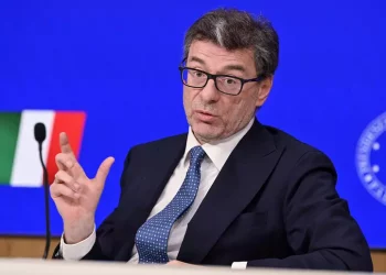 Giorgetti: ‘La manovra richiederà sacrifici’. Scivola Piazza Affari