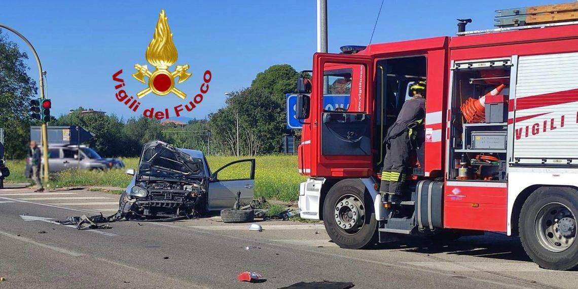 Grave incidente alle porte di Sassari, conducente estratto dalle lamiere