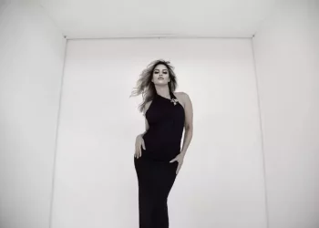 Lola Ponce lancia ‘Stelle cadenti’ in italiano e in spagnolo