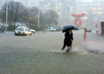 Maltempo: diluvia a Marsiglia, quartieri inondati