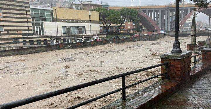 Maltempo, pioggia torrenziale sul genovese: esondati fiumi e smottamenti