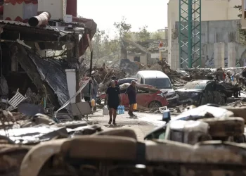 Valencia, il bilancio sale a 105 morti. Ministro spagnolo, ‘ci sono ancora persone morte nei veicoli’