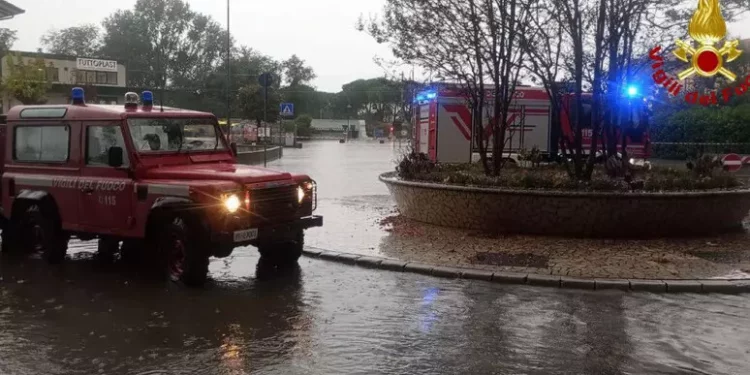 Nel Pisano tracimati torrenti, 15 persone tratte in salvo da vvf