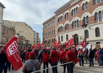 Tremila pensionati in piazza a Cagliari, aumento beffa di 3 euro