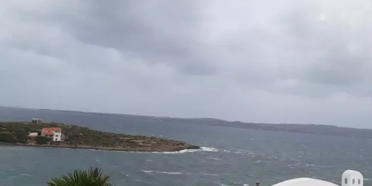 Malore improvviso mentre fa il bagno a Calasetta, muore turista 81enne