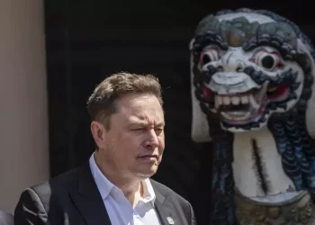 Wsj, Musk tiene contatti regolari con Putin dal 2022