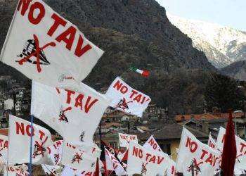 No Tav, fine settimana di mobilitazioni: polizia lancia lacrimogeni sui manifestanti