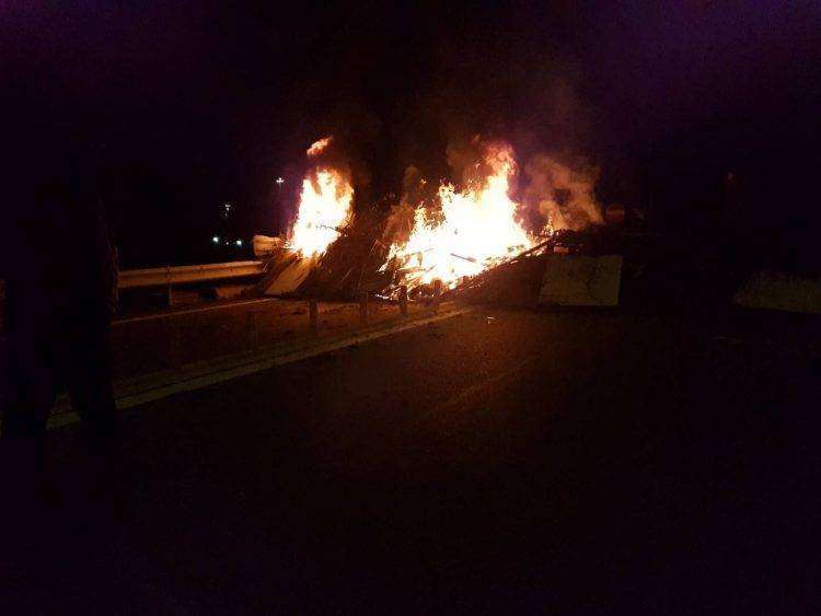 Val Susa, notte di guerriglia: sgomberato presidio NoTav