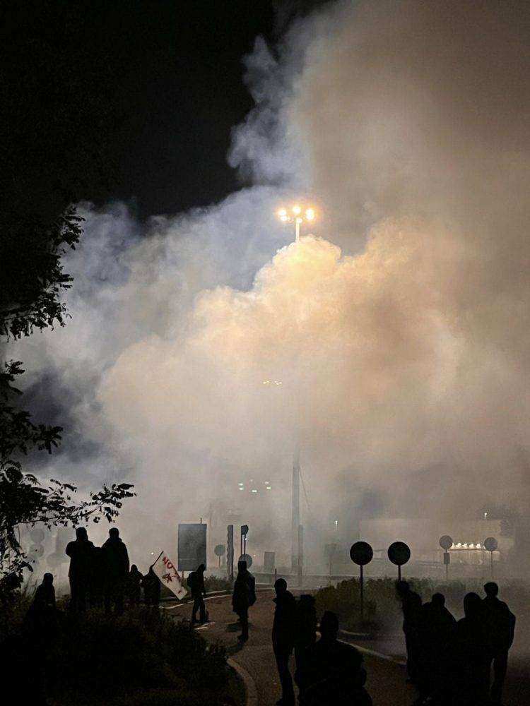Val Susa, notte di guerriglia: sgomberato presidio NoTav