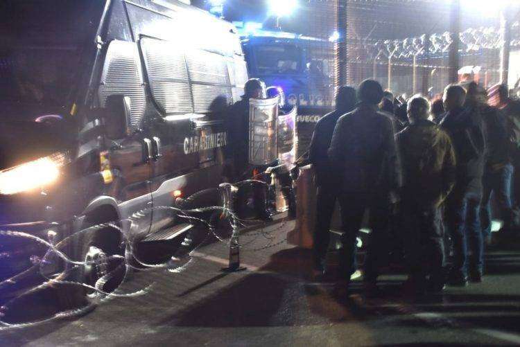 No Tav, fine settimana di mobilitazioni: polizia lancia lacrimogeni sui manifestanti