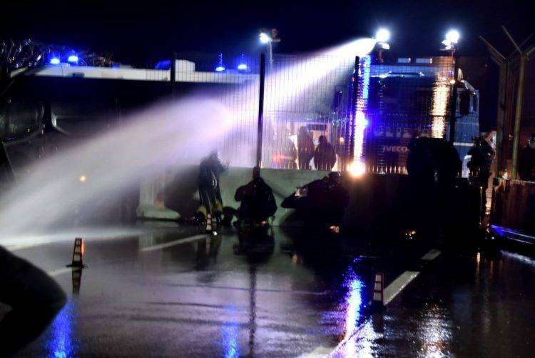 No Tav, fine settimana di mobilitazioni: polizia lancia lacrimogeni sui manifestanti