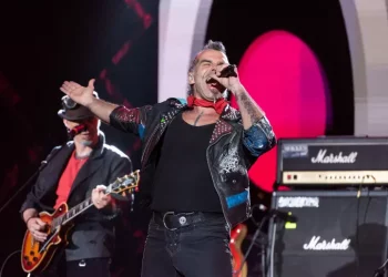 Piero Pelù rinvia il tour, “gli acufeni continuano”