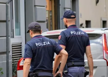 Violenza sessuale su ragazza minorenne, nove arresti