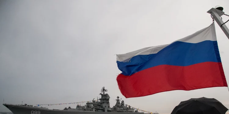 Navi da guerra delle marine russa e omanita sono arrivate per le esercitazioni navali in Iran