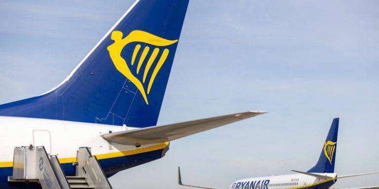 Incendio al motore di un aereo volo Ryanair. Passaggeri evacuati dagli scivoli