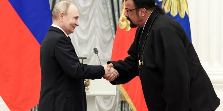 Steven Seagal: “Morirei per Putin”