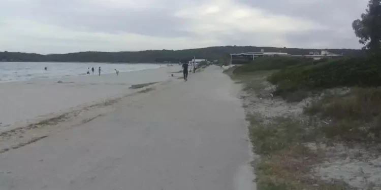 Olbia, via l’asfalto da Pittulongu per ripristinare le dune