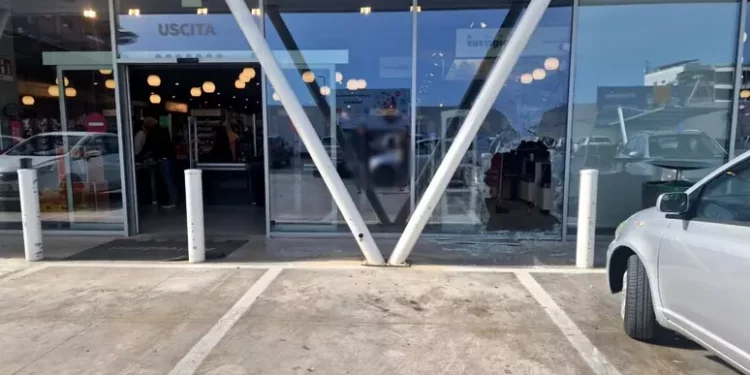 Assalto notturno in supermarket a Sassari, rubata la cassaforte