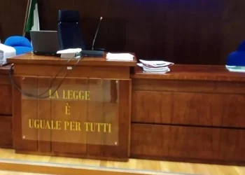 Corruzione e truffa, arrestati ex senatore e politici locali