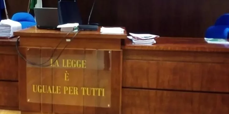 Corruzione e truffa, arrestati ex senatore e politici locali