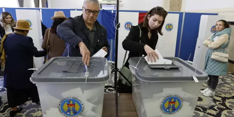 Moldavia: prime proiezioni voto su Ue, No in testa col 58%