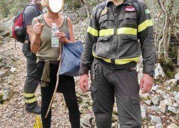 Si perde tra Cala Goloritze e Cala Mariolu: salvata dai Vigili del Fuoco