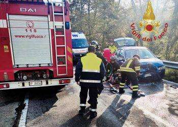 Grave incidente in Gallura, scontro frontale: 3 persone ferite