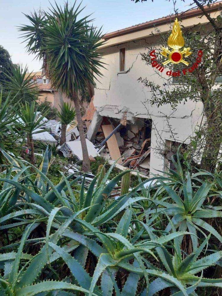 Scoppia una bombola di gas a Trinità d’Agultu: crolla parte della palazzina, due feriti gravi