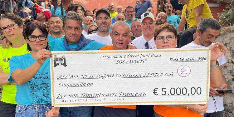 Bosa, l’associazione “Street food Bosa – Sos amigos” consegna 5 mila euro in beneficienza