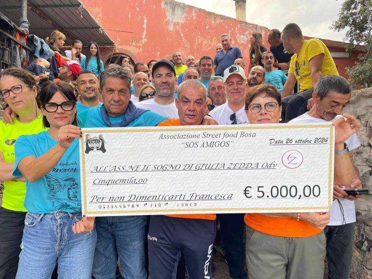 Bosa, l’associazione “Street food Bosa – Sos amigos” consegna 5 mila euro in beneficienza
