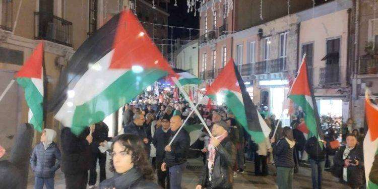 Cagliari, migliaia in corteo per la Palestina