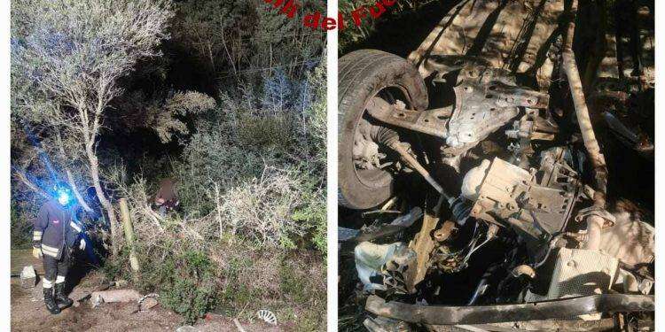 Gallura, con l’auto finiscono fuori strada e si ribaltano: due feriti