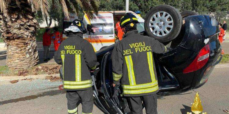 Alghero, scontro tra due auto: i Vigili del Fuoco estraggono conducente dalle lamiere