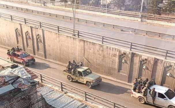 Raid russi-siriani su Idlib, roccaforte jihadisti in Siria: i tagliagole occupano Aleppo