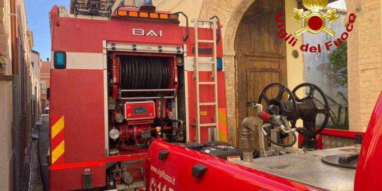 Quartucciu: fiamme in un b&b, Vigili del Fuoco in azione