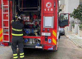 Alghero, in fiamme abitazione: intervento dei Vigili del Fuoco