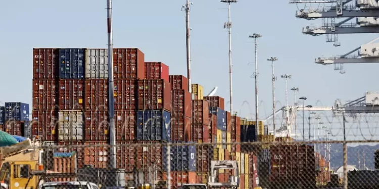 A ottobre l’export extra Ue cala del 3,5%, l’import +1,1%