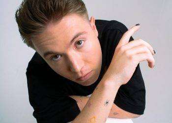 Alfa pubblica la versione in sardo della sua “Il filo rosso”: spopola il brano di Luca Espa