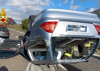 Carro funebre con la salma si ribalta sulla 131 a Siniscola