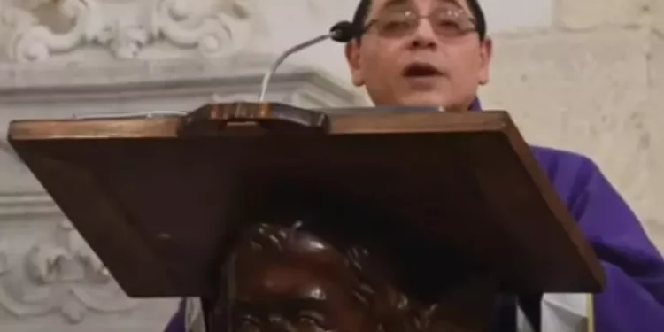 Definì Francesco l’antipapa, allontanato parroco a Sassari