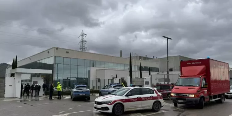 Esplosione in azienda ad Arezzo, 4 operai in ospedale