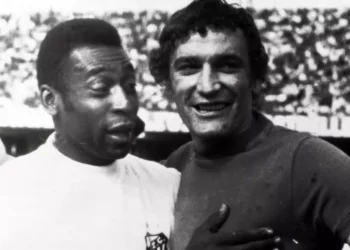 Cagliari celebra gli 80 anni di Gigi Riva, mito intoccabile