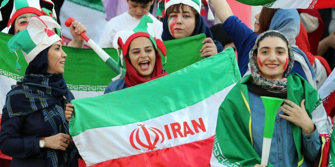 “La studentessa dell’Università” di Teheran rimasta in intimo, hanno detto che è stata arrestata e trascinata in manicomio: mancano le prove