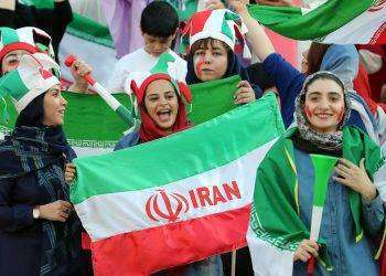 “La studentessa dell’Università” di Teheran rimasta in intimo, hanno detto che è stata arrestata e trascinata in manicomio: mancano le prove