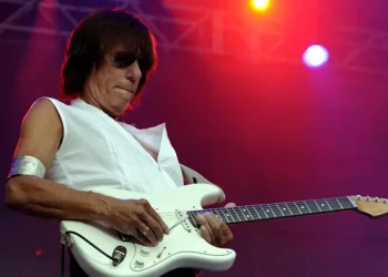 Le chitarre della leggenda rock Jeff Beck all’asta a Londra