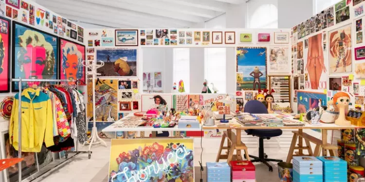 Omaggio al genio di Fiorucci, alla Triennale la più grande mostra monografica