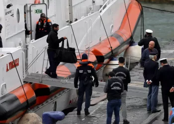 Operatori del centro migranti in Albania rientrano in Italia